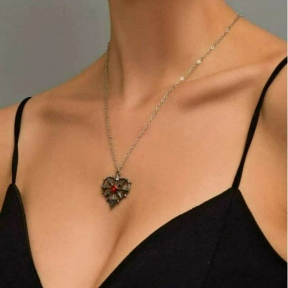 *Joyce* Heart and Stone Necklace